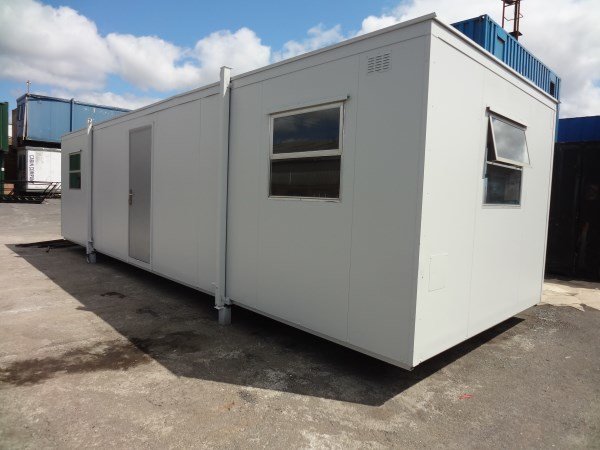 Anti-Vandal Site Office Cabin Jacklegs White – 32ft x 10ft – Used
